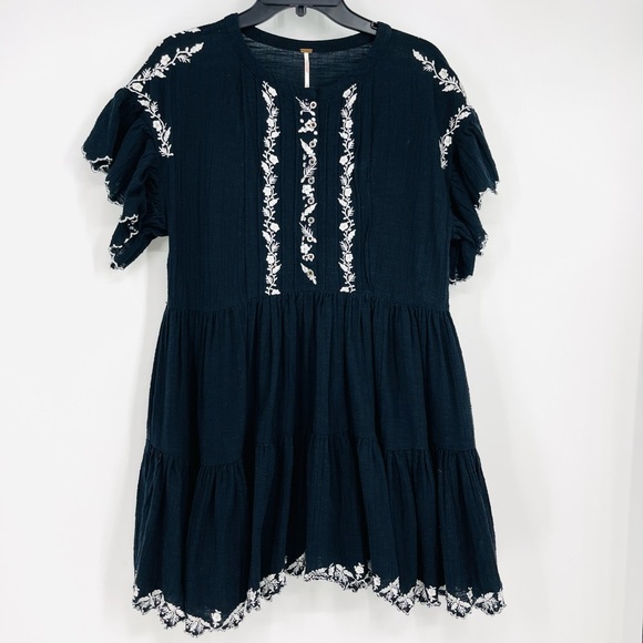 ✨ Free People Santiago Black Embroidered Peasant Dress Pockets S Blogger Fave - Picture 12 of 13